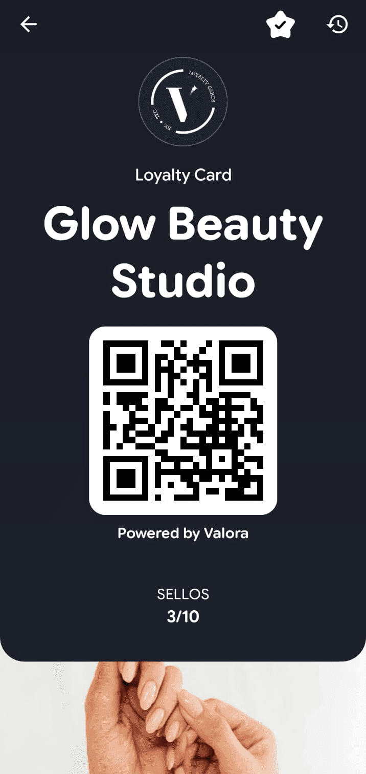Tarjeta de lealtad de Glow Beauty Studio en Google Wallet, con logo, código QR y 3 de 10 sellos